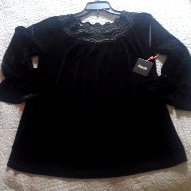 Nwt Rafaella Black Velour Top Beautiful Design, Romantic Szm